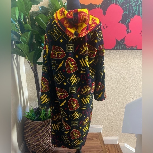HARRY POTTER FLEECE DRESSING ROBE Size Small Black No Belt 100% Polyester - Picture 9 of 9